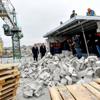 Реальний прецедент: у Києві демонтують 800 м2 незаконної 2-поверхової надбудови Будинку профспілок - фоторепортаж
