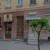 У Франківську реставрують старовинні двері в 110-літній пам'ятці архітектури 