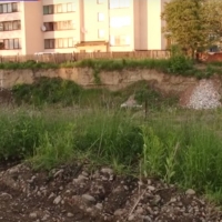Мешканці села Микитинці кілька років живуть поряд із небезпечним котлованом