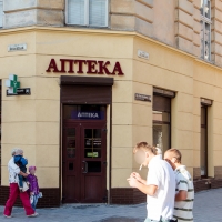 У Франківську підприємцям дали півроку, щоб привести до ладу вивіски на фасадах будівель 