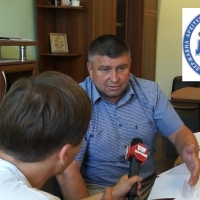Голий, босий і у вінку. Начальник обласного УДАБІ Ігор Мусіловський зареєстрував "Таврію", причеп і скромний депозит