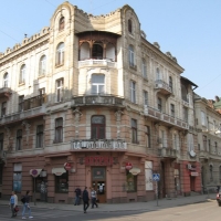 Знайомимось з історичними будівлями Івано-Франківська. Кам&rsquo;яниця на розі вулиць Чорновола та Гординського