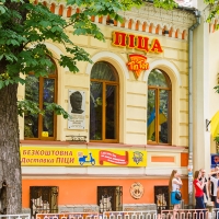 У Франківську пам'ятка архітектури тріщить по швам. Фото