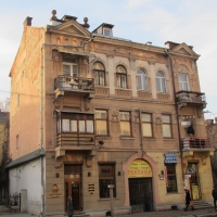 Мешканці будинку по вулиці Коновальця борються із сусідом-депутатом, що захопив спільний підвал