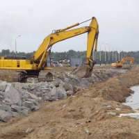 У Франківську будують трикілометрову дамбу вартістю у понад 50 млн грн. Відео 