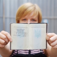 Третина українців мешкають не там, де прописані