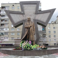 Знайомимось з історичними будівлями Івано-Франківська. Меморіальний комплекс Бандері. ФОТО