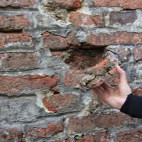 У Франківську посипалась фортечна стіна, відреставрована минулоріч майже за 700 тисяч. ФОТО
