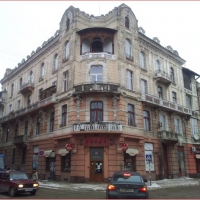 На Чорновола відреставрують будинок, в якому обвалився балкон