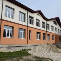 Завершується будівництво школи в приміському селі Хриплин
