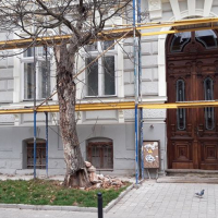 В Івано-Франківську відреставрували ще одні старовинні двері