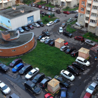 Мінрегіонбуд заборонив проектувати відкриті парковки всередині невеликих житлових комплексів