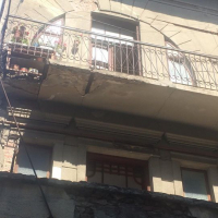 У Франківську балкони продовжують сипатись на голови перехожим