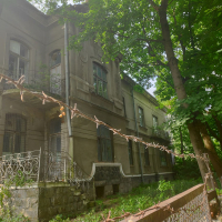 Місто хоче віддати приміщення на Тарнавського під новий &ldquo;католицький дитсадок&rdquo;. ФОТО