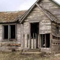 Півтори тисячі прикарпатців живуть у старих будинках