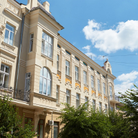 У Франківську за майже мільйон відреставрували фасад пам&rsquo;ятки архітектури на вулиці Курбаса