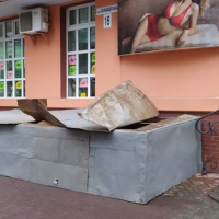 У Франківську розгнівані сусіди залили бетоном розкопку під будинком