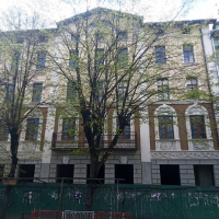 Будинки вмирають стоячи
