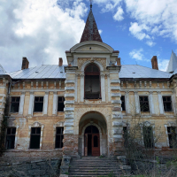 Пам&lsquo;ятка шукає власника. Чому занепадає палац Реїв на Рогатинщині. ФОТО