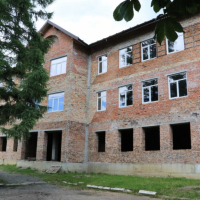 Багатостраждальну школу в селі Чорний потік почнуть добудовувати у серпні