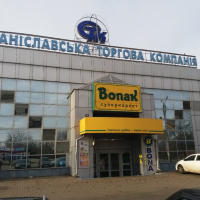 СЕТАМ продає торгово-офісний комплекс на Івасюка за понад 15 мільйонів. ФОТО