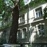 На Тарнавського руйнується споруда, де раніше була залізнична лікарня