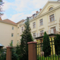 Франківськ 100 років тому і сьогодні: Міський пологовий санаторій. ФОТО