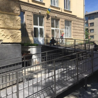 Заїзд та ремонт дахів: В УКБ розповіли про будівельні роботи для закладів охорони здоров&rsquo;я Франківська