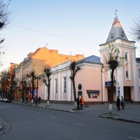 Знайомимось з історичними будівлями Івано-Франківська. Просвіта