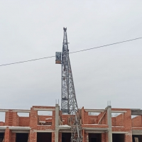 У Франківську на будівництві в баштового крана відвалилась стріла. ФОТО
