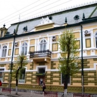Знайомимось з історичними будівлями Івано-Франківська. Міський ощадний банк. Фото