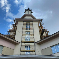 В Івано-Франківську триває активний ремонт фасаду міської Ратуші. ФОТО