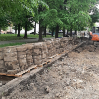 В Івано-Франківську під час ремонту вулиці знайшли давню бруківку