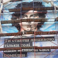 В Івано-Франківську з'явився гігантський мурал Героя Небесної сотні. Фото