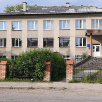 В Рожнятові за смішні гроші продають з аукціону адмінбудинок з гаражем
