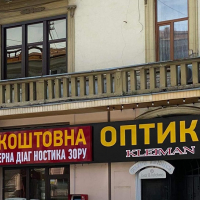 У Франківську оштрафували підприємця за незаконну вивіску на пам&rsquo;ятці архітектури. ФОТО