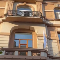Франківська &laquo;стометрівка&raquo; поповнилась реставрованими балконами. ВІДЕО
