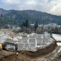 Підприємець з Коломиї незаконно зводить будинки на березі річки Прут