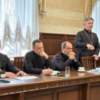 Будівництво церкви біля міського озера: представники Івано-Франківської архієпархії УГКЦ зустрілися із активістами